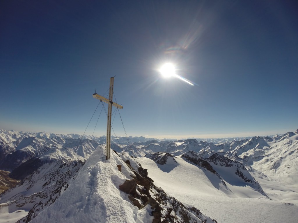 Am Gipfelkreuz der Fineilspitze