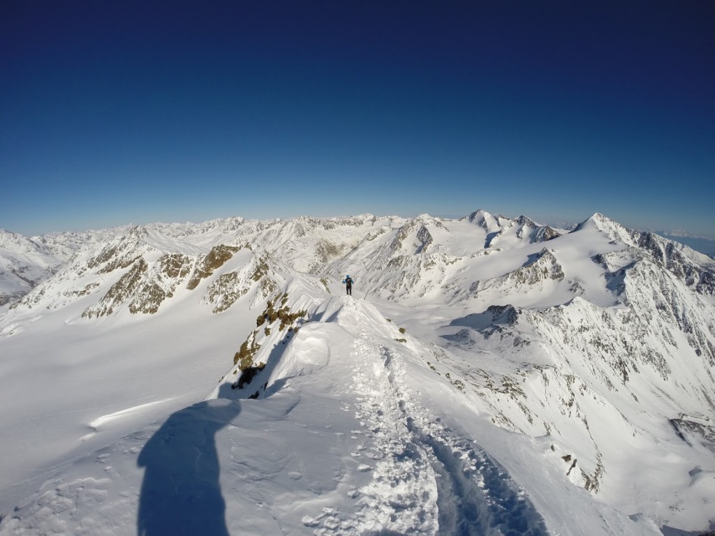 Abstieg über den Grat der Fineilspitze.