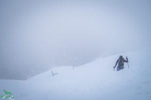 Kaltes Wetter unter dem Gipfel